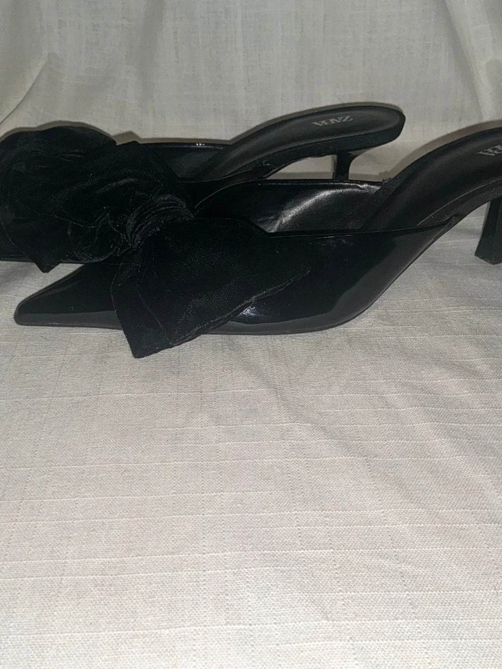🖤 Zara Velvet Bow Kitten Heel Mules — Black Patent / Velvet Bow - Picture 2 of 8